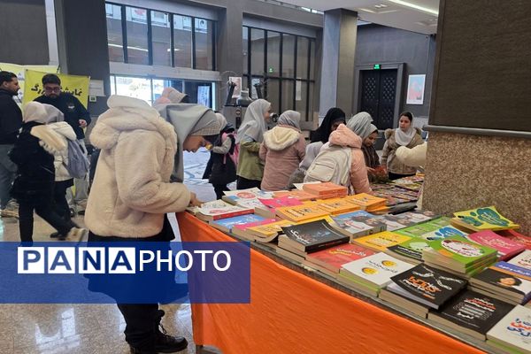 بازدید علمی دانش‌آموزان از نمایشگاه کتاب رباط‌کریم