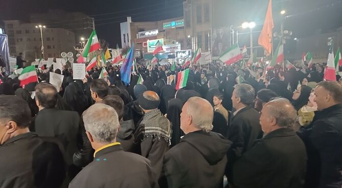 حضور باشکوه مردم شهر ایلام در میدان ۲۲ بهمن