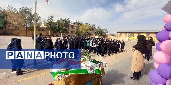 گرامیداشت هفته دفاع مقدس همزمان با آغاز سال تحصیلی در دبیرستان کوثر جلگه رخ