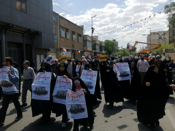 راهپیمایی نمازگزاران جمعه قم در حمایت از عملیات وعده صادق و طرح نور