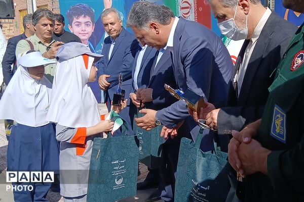آغاز سال تحصیلی در مدرسه دخترانه مهرنگار باقر شهر با حضور مسئولان 