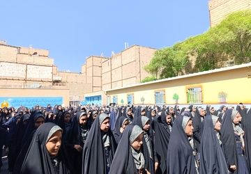 نواختن زنگ سپاس معلم در دبیرستان و دبستان میرزا جعفر سروقد