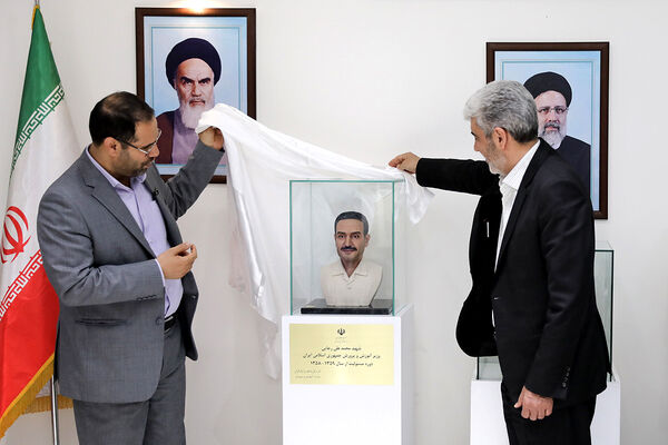 رونمایی از سردیس شهیدان رجایی و باهنر در دفتر وزیر آموزش و پرورش