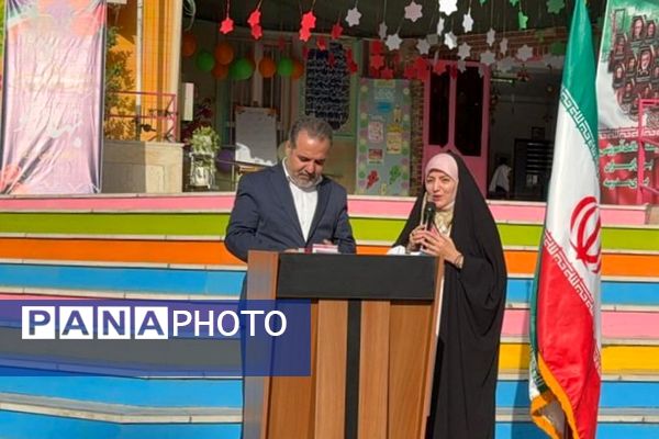 گرامیداشت هفته دفاع مقدس در دبستان طواف و معماریان ناحیه دو شهرری 