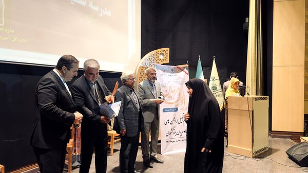 بزرگداشت‌ هفته پیوند و تجلیل از انجمن‌های اولیا و مربیان برتر استان مرکزی در سطح کشور
