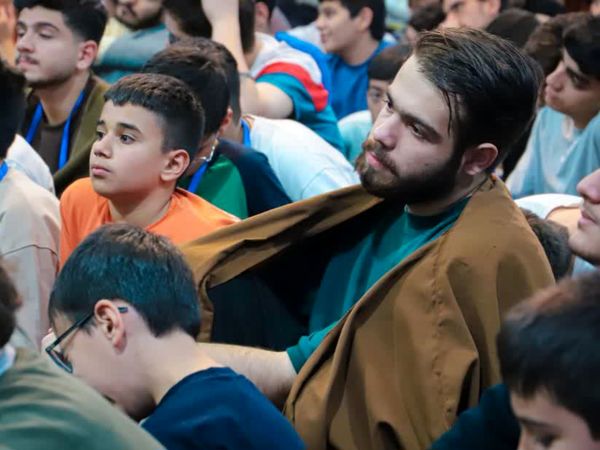 جلوه‌ای از اعتکاف دانش‌آموزی در مسجد امام علی‌بن‌ابی‌طالب (ع)