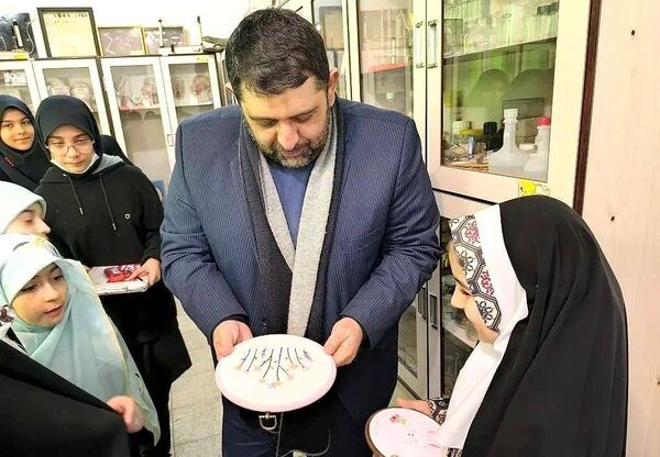 بازدید از نمایشگاه ماها در روز بعثت پیامبر اکرم (ص)
