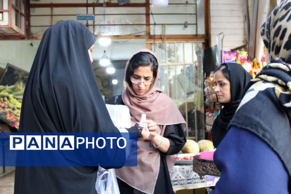 اهدای بسته فرهنگی و برپایی غرفه حجاب