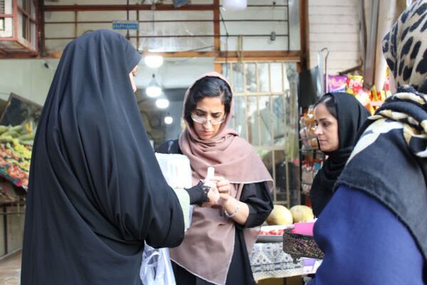 اهدای بسته فرهنگی و برپایی غرفه حجاب