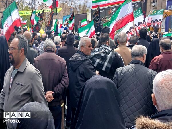 در فراق رهبر شهیدمان به میدان آمدیم 