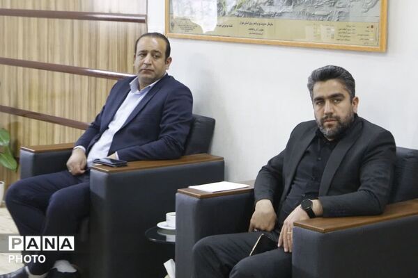 دیدار رئیس و کارکنان جمعیت هلال‌احمر شهرستان فیروزکوه با فرماندار