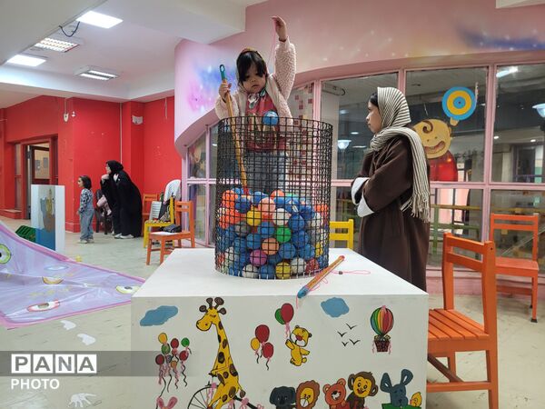 برگزاری جشنواره ضیافت نور توسط کهکشان کودکی درفرهنگسرای کودک و آینده 