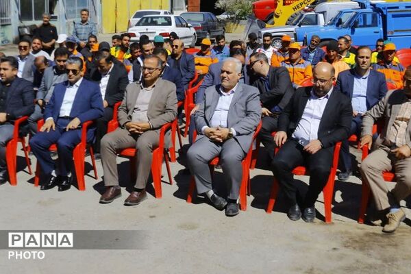 تجلیل از کارگران و زحمت کشان خدمات شهری و فضای سبز شهرداری فیروزکوه 