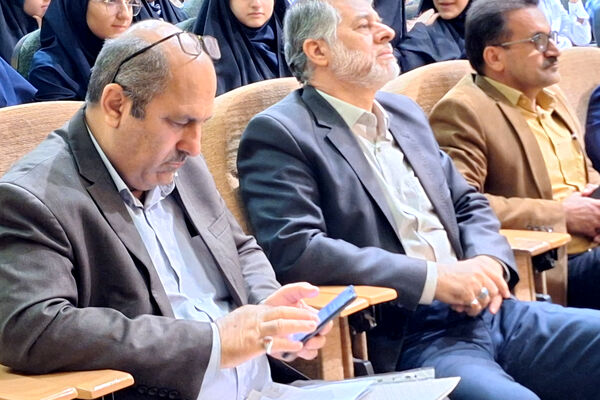 تقدیر از چهره های روشن در محفل ایمان 