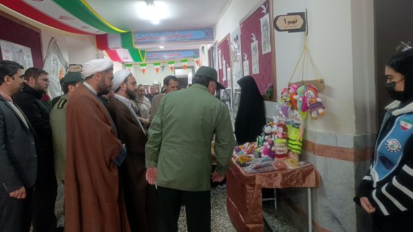 آیین نواختن زنگ انقلاب اسلامی به مناسبت چهل و ششمین سالگرد پیروزی انقلاب در نیشابور