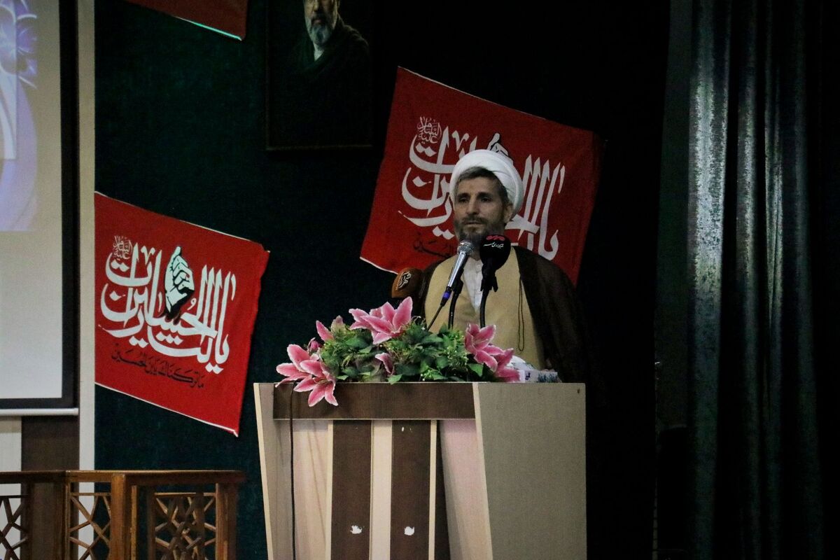 پرچم جهاد فرهنگی و مطالبه خون‌خواهی شهدا نباید بر زمین بماند