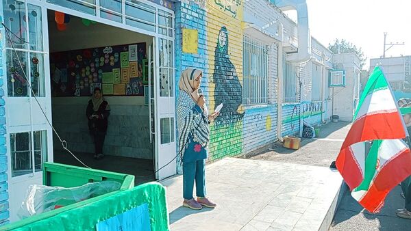 روزی شاد در دبستان سمیه کاشمر 