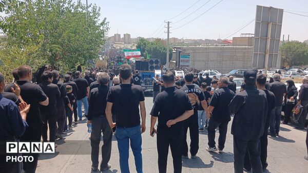 عزاداری پرشور ظهر عاشورا در محمدشهر کرج