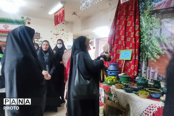 حضور مسئولان ناحیه دو شهرری در مراسم جشن عاطفه‌های دبستان پانزده خرداد 