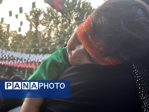 مراسم شیرخوارگان حسینی در باغ فردوس استان اصفهان