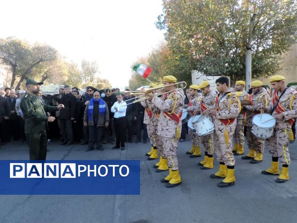 تشییع پیکر شهدای گمنام از مقابل استانداری یزد