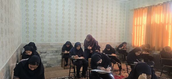 برگزاری آزمون جامع در دبیرستان شاهد فردوس بافق