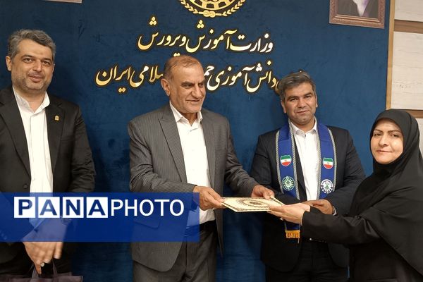 نشست فصلی و توان افزایی مأمورین و مسئولین سازمان دانش‌آموزی شهرستان‌های استان تهران 