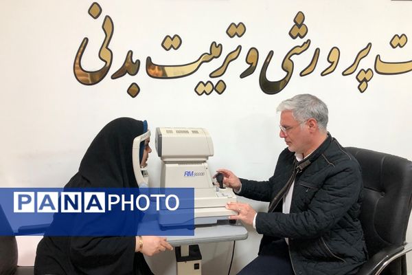 بینایی سنجی کارکنان اداره آموزش و پرورش ناحیه دو شهرری به مناسبت ایام الله دهه فجر 