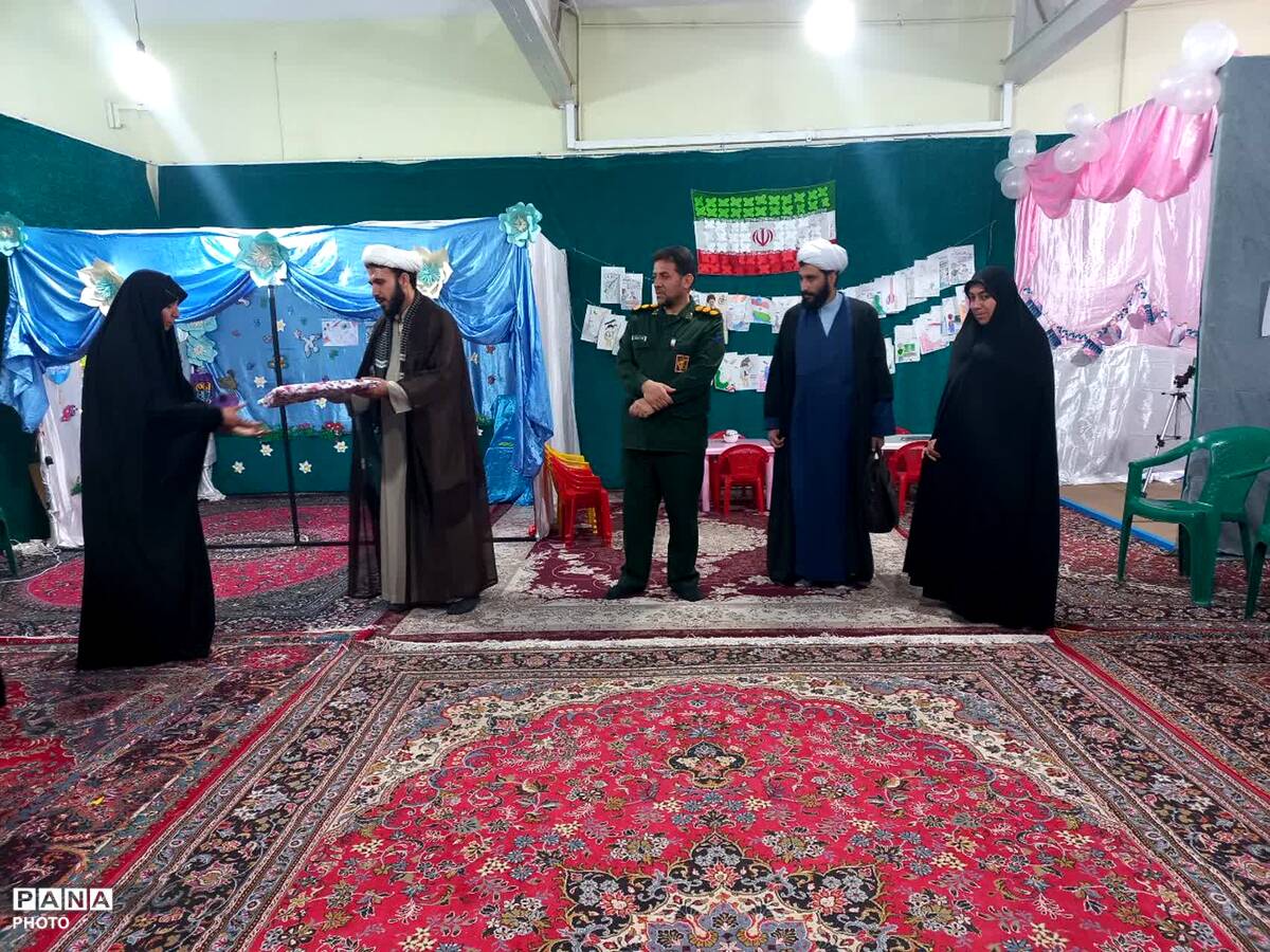  رنگین‌کمانِ ذهن در میدانِ مشقِ مبارزه شهر لالجین 