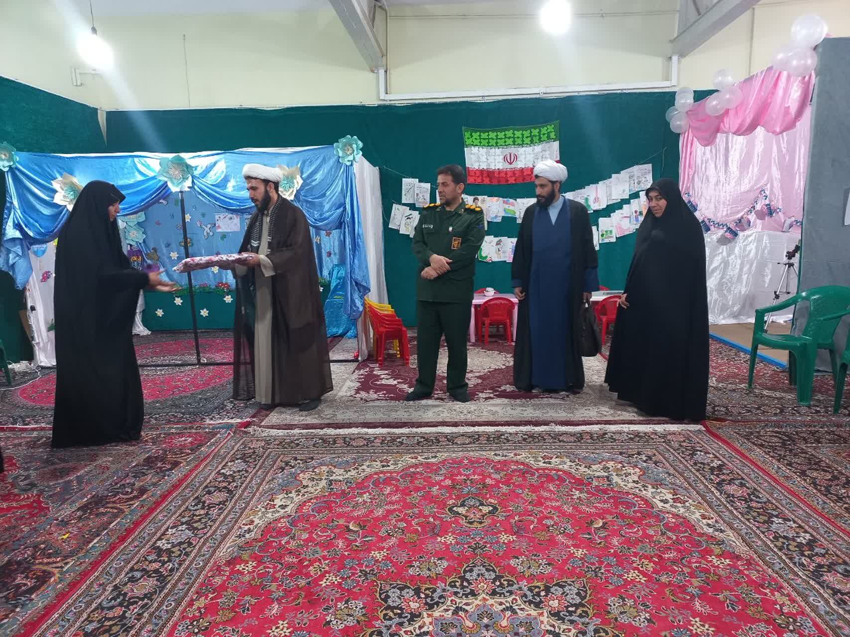  رنگین‌کمانِ ذهن در میدانِ مشقِ مبارزه شهر لالجین 