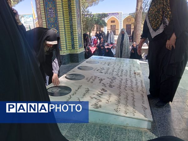 نماز جمعه در جوار شهدای بهشت فضل نیشابور 