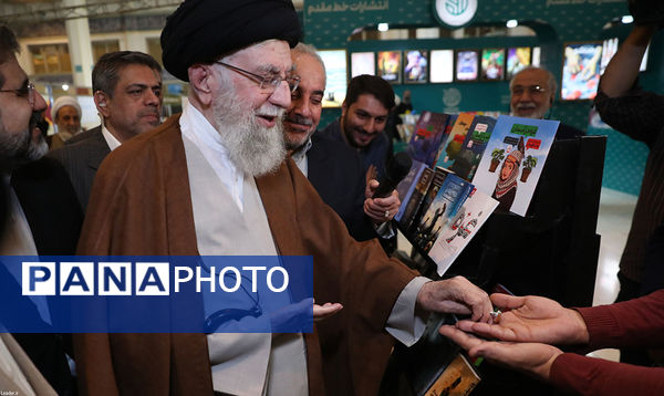 بازدید رهبر معظم انقلاب اسلامی از سی‌وپنجمین نمایشگاه کتاب تهران