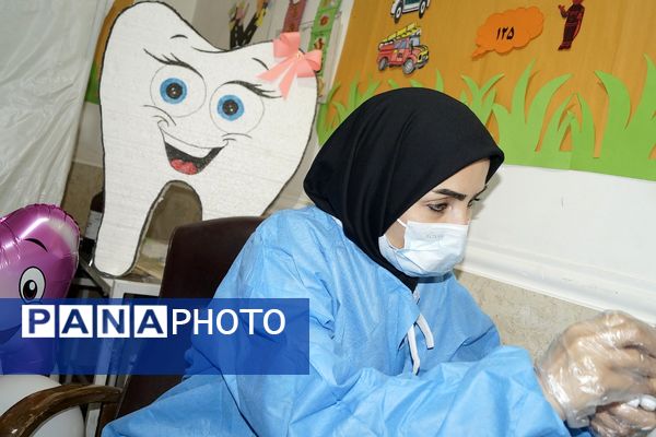 آموزش بهداشت دهان و دندان در مدرسه شهدای ۱۵ خرداد