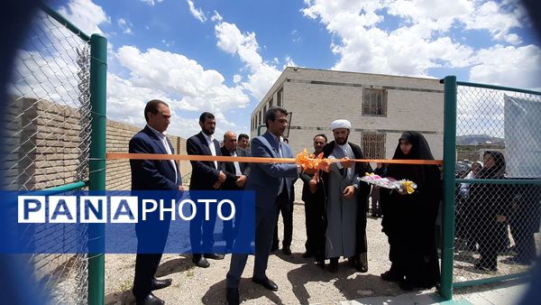 افتتاح زمین چمن مصنوعی در دبستان شهید اسفندیاری شهرستان هلیلان 