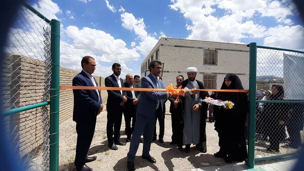 افتتاح زمین چمن مصنوعی در دبستان شهید اسفندیاری شهرستان هلیلان 