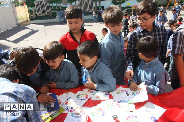 قاب‌های شاد کاروان مهر در مدرسه فرهنگیان آزادگان 