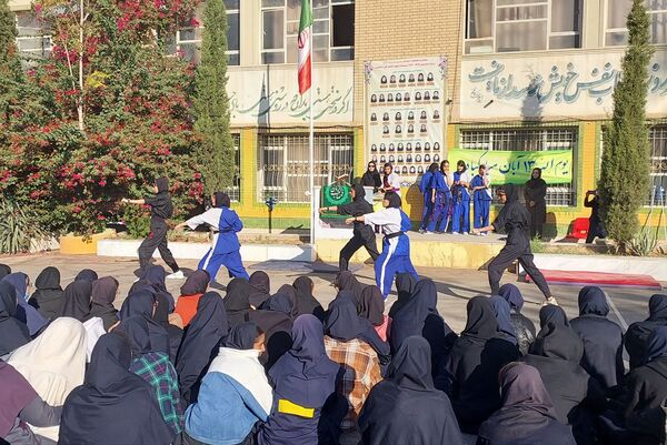 گرامیداشت روز دانش آموز در دبیرستان شهید محمد تقی دستغیب