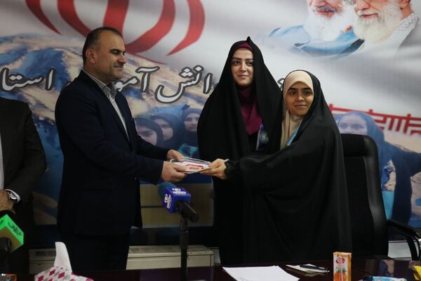 تقدیر از طلایه‌داران آگاهی در مازندران 