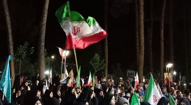 رجز‌‌ خوانی نماینده دختران خبرنگار شهرستان خلیل آباد در تجمعات شبانه