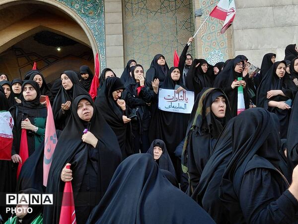 تهران در تب وداع با رهبر  مقتدر شهید