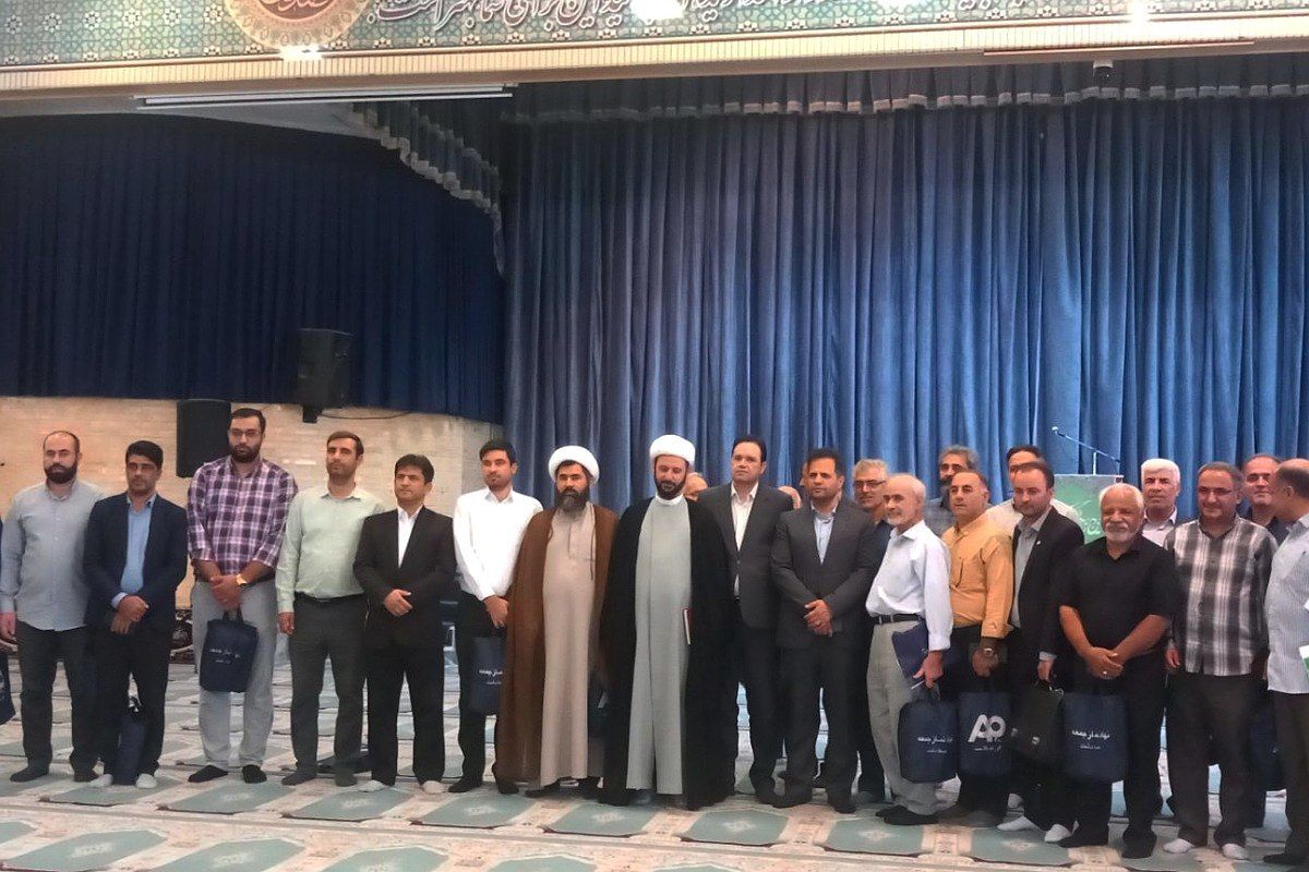 حضور پرشور فرهنگیان و دانش آموزان در نماز جمعه صفادشت ملارد 