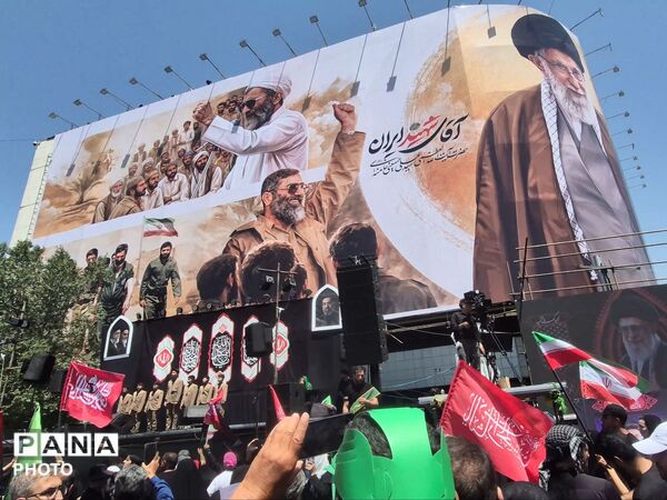 اشک یک ملت در بدرقه رهبر شهید