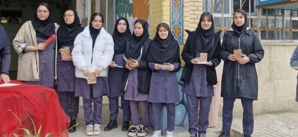 تجلیل از دانش آموزان برتر دبیرستان تاجیک بهارستان‌۲