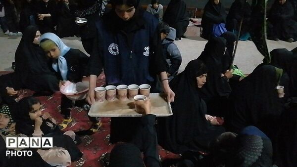 حضور خودجوش  مردم شهر بار در سومین شب ماه محرم  در حسینیه شهدای شهر بار 