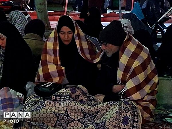 مردم کاشمر در کف خیابان و در هوای سرد احیا داشتند