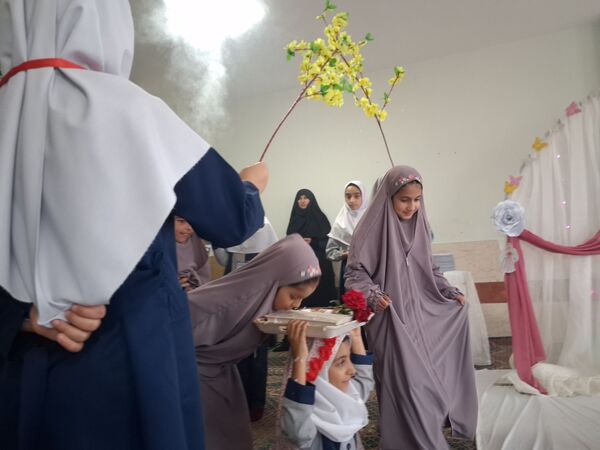 جشن تکلیف نمادی از عشق و علاقه در دبستان فاطمه‌الزهرا
