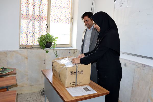 هوشمندسازی ۴ کلاس درس در شهرستان قلعه‌گنج با مشارکت بنیاد علمی آموزش قلم‌چی 