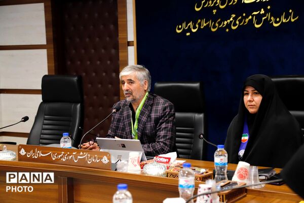 نشست هم‌اندیشی مسئولان دانش‌آموزی تهران با محور آموزش مربیان و مدیریت مصرف انرژی