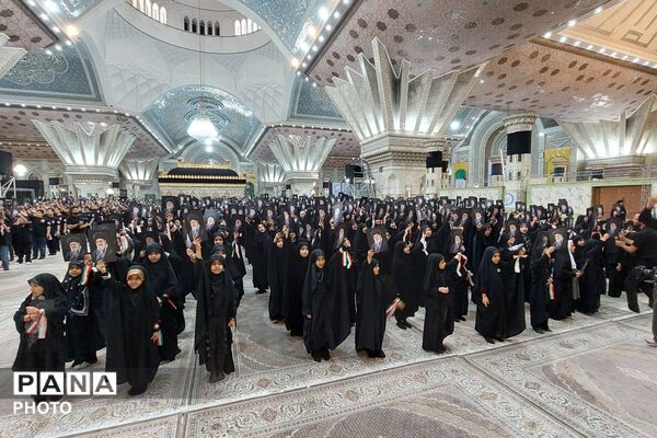 هم‌نوایی دانش‌آموزان منطقه ۵ تهران با سرود «باید برخاست» در سوگواری رهبر شهید