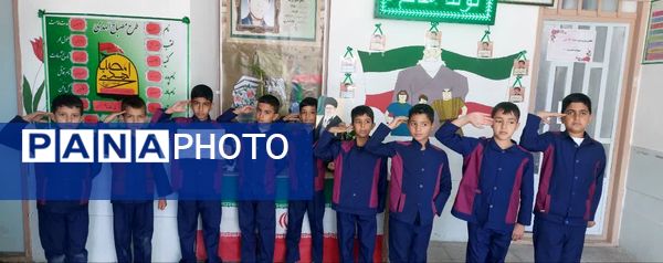 اجرای پویش «جانم فدای رهبر» در آموزشگاه شهید محمد منتظر قائم خاتم 